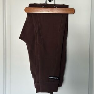 ALPHALETE Women’s Chocolate Joggers, size XS
